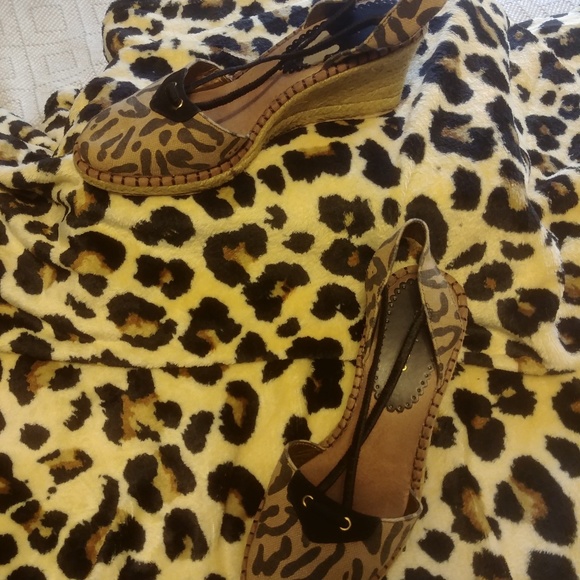 Shoes - Picture 2 of 2